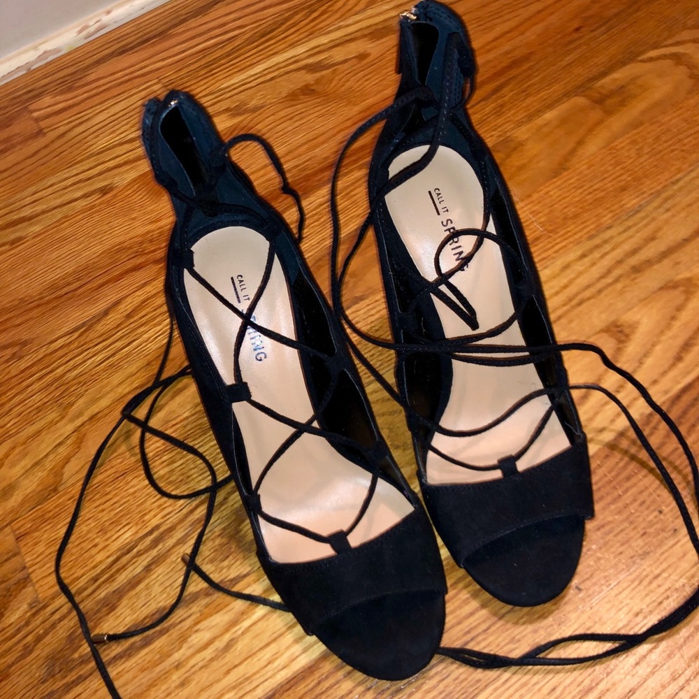 black tie around ankle heels!